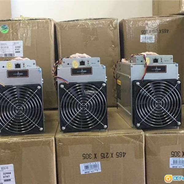 High-efficiency mining rigs powered by renewable energy